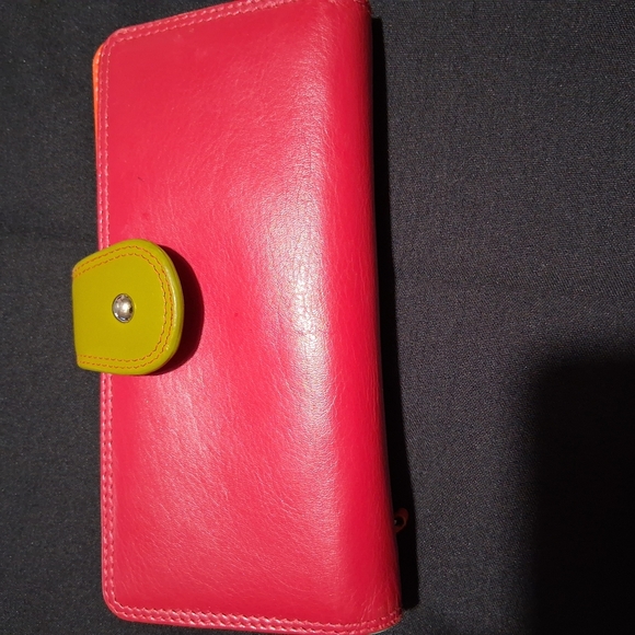 Vibrant Orange and Green Bifold Wallet with Modern Design - Picture 5 of 7